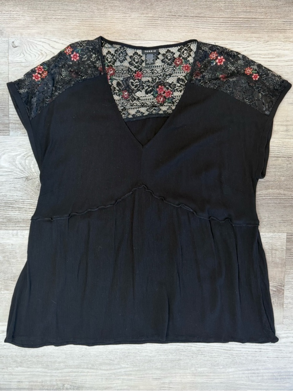 Torrid Black Top with Lace and Floral Accents cap sleeves Women’s Size 3X 3